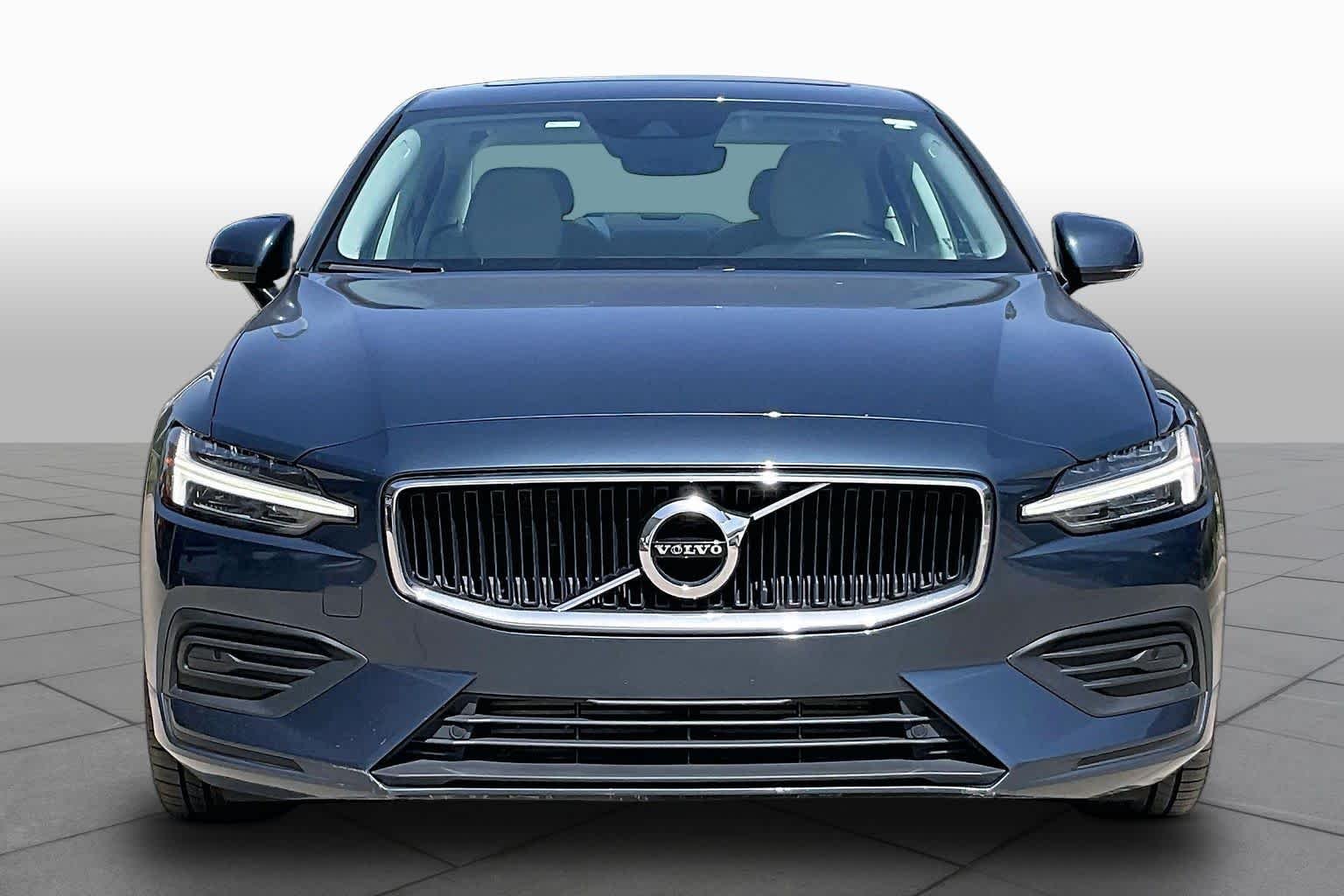 Pre-Owned 2019 Volvo S60 Momentum