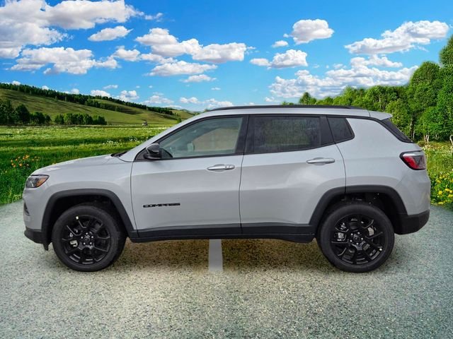 New 2026 Silver Zynith Metallic Clear-Coat Exterior Paint Jeep Latitude image 3