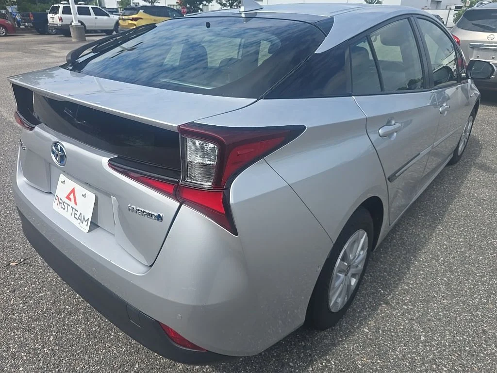 Used 2019 Silver Toyota LE image 5