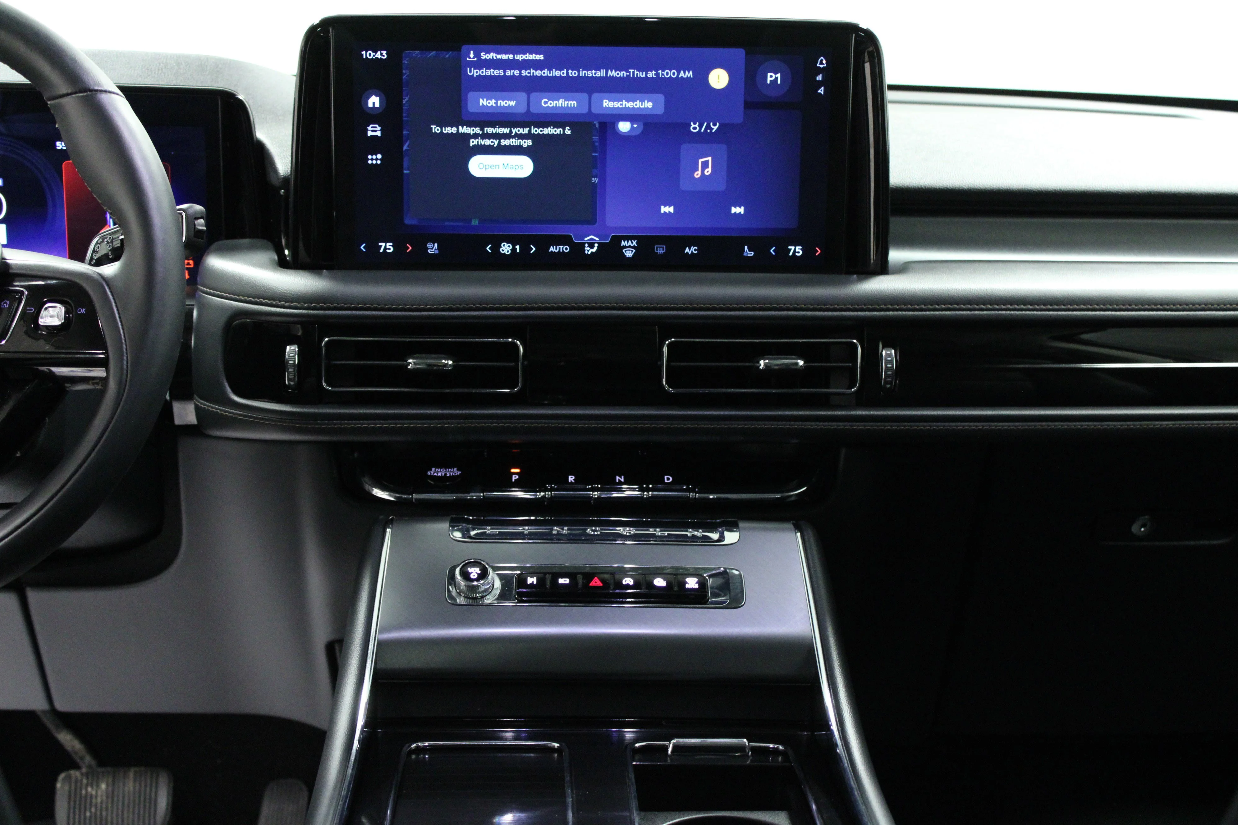Used 2025 White Metallic Lincoln Premiere image 19
