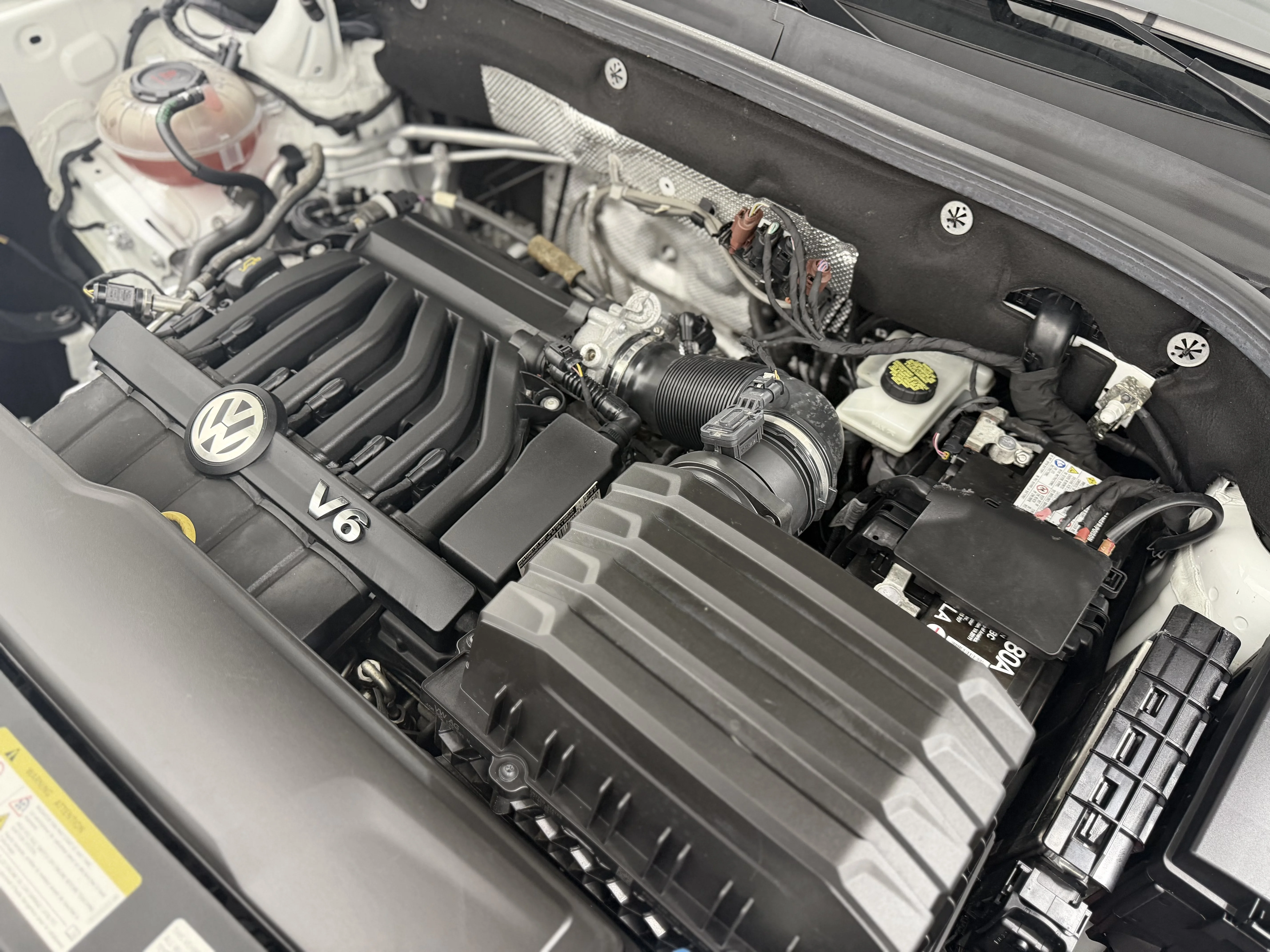 Used 2021  Volkswagen 3.6L V6 SEL Premium image 33