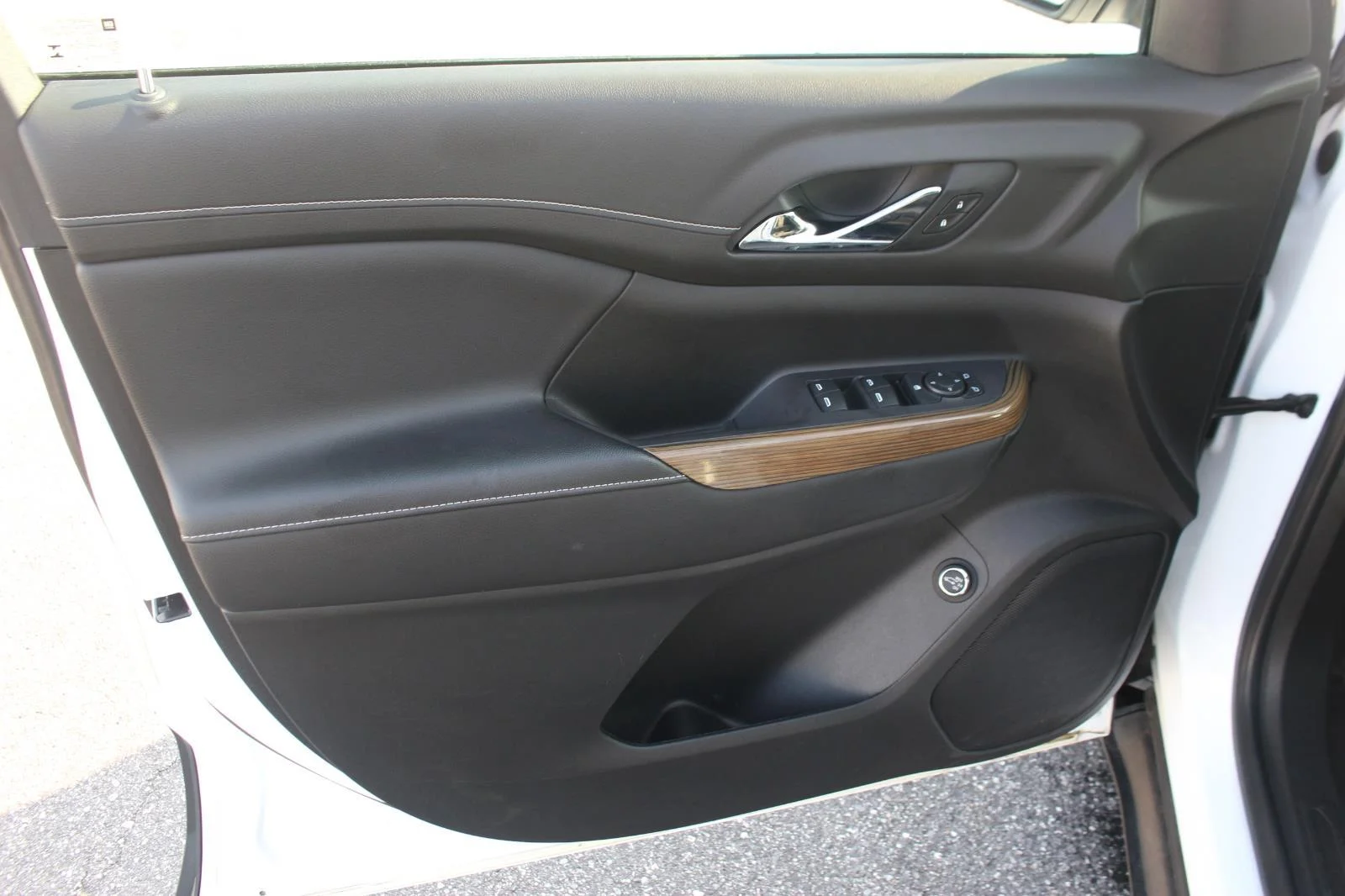 Used 2021 Summit White GMC SLE image 12