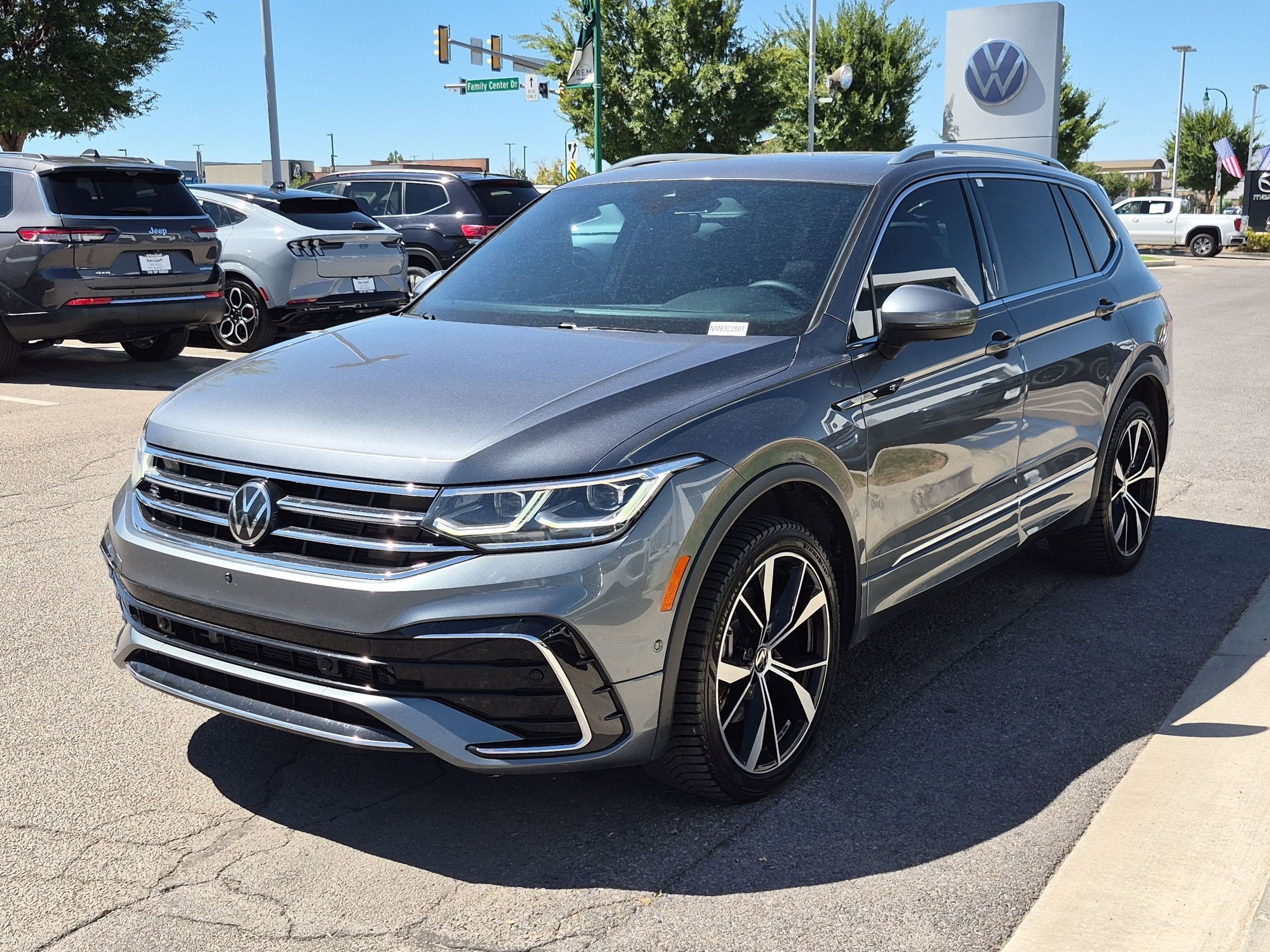 Used 2022 Platinum Gray Metallic Volkswagen SEL R-Line image 9