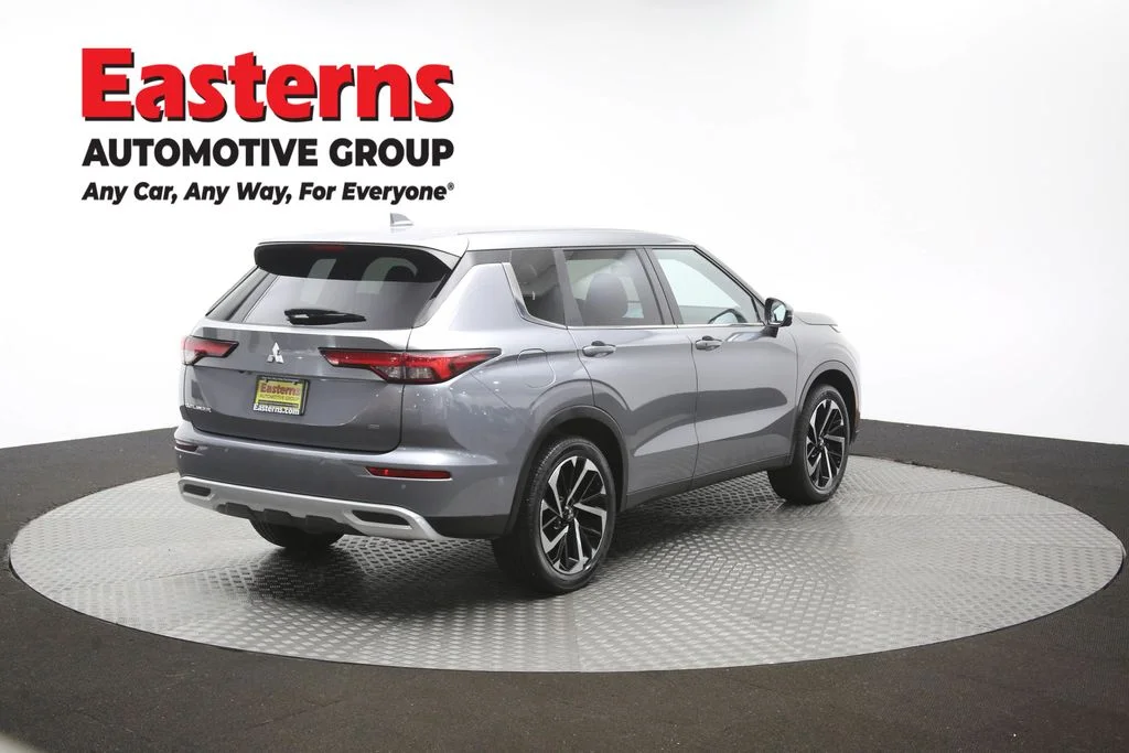 Used 2024 Gray Mitsubishi SE image 39