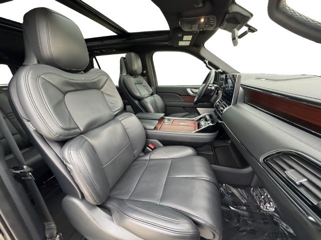 Used 2023 Black Lincoln Reserve image 16