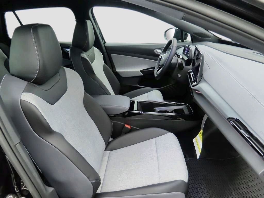 New 2026 Deep Black Pearl Volkswagen Pro image 18
