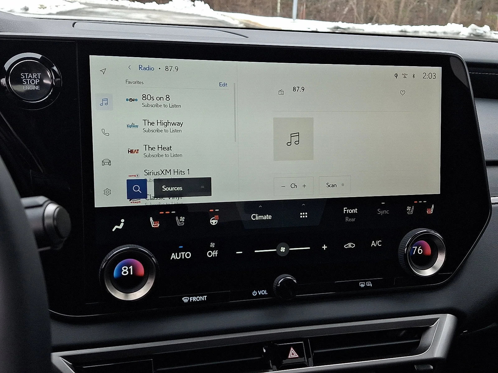 2025 Lexus RX 350 - Photo 17