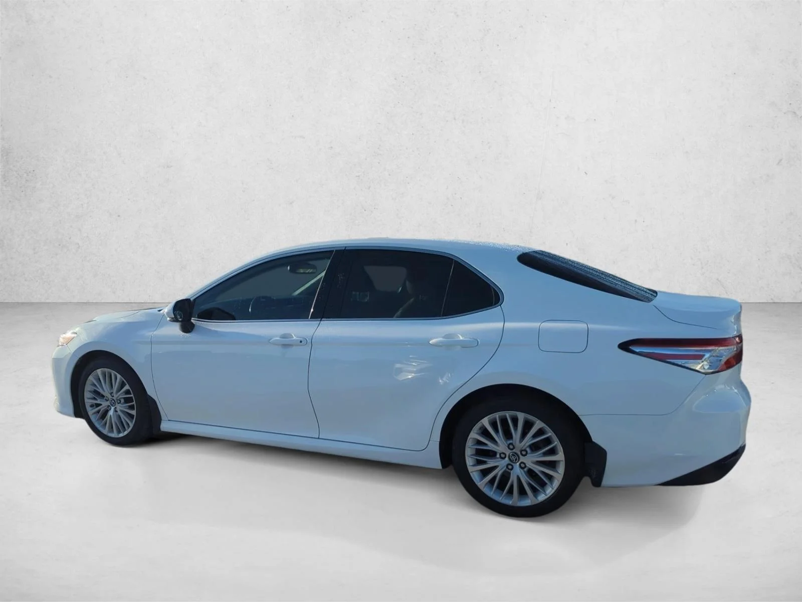 Used 2019 Super White Toyota XLE image 5