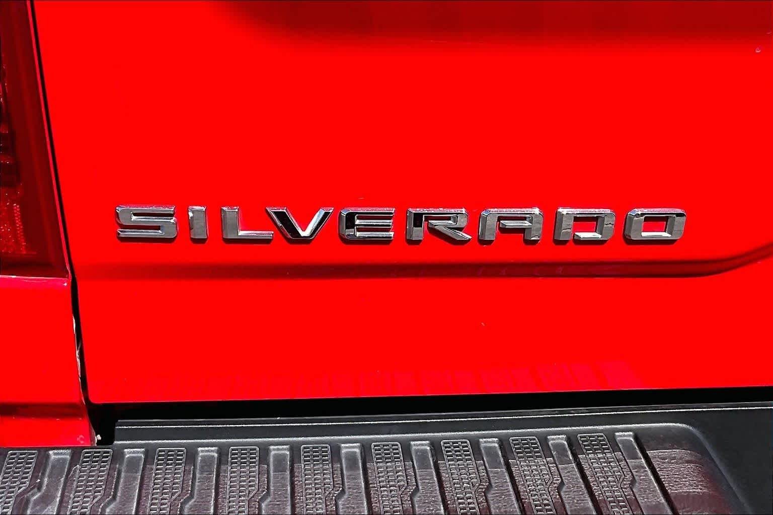 Used 2023 RED HOT Chevrolet Custom image 29