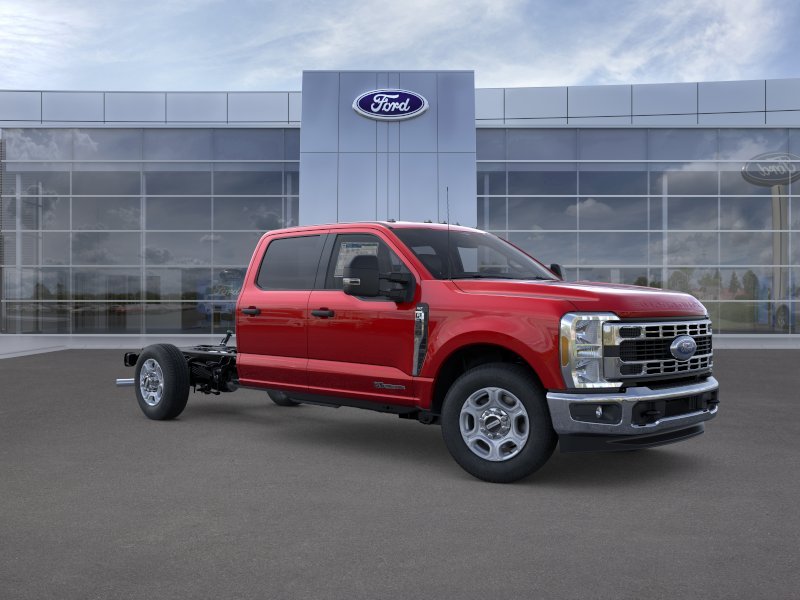 2025 Ford F-350 Super Duty Chassis Cab XLT - Photo 7