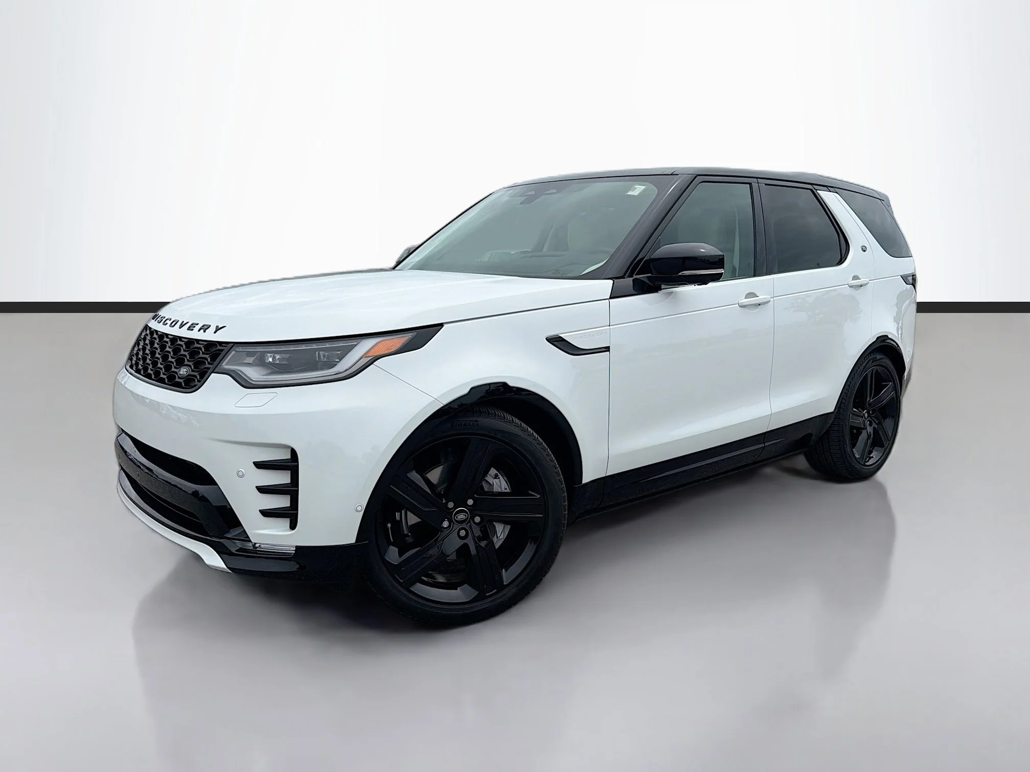 Certified Used 2025 Fuji White Land Rover Dynamic SE image 1