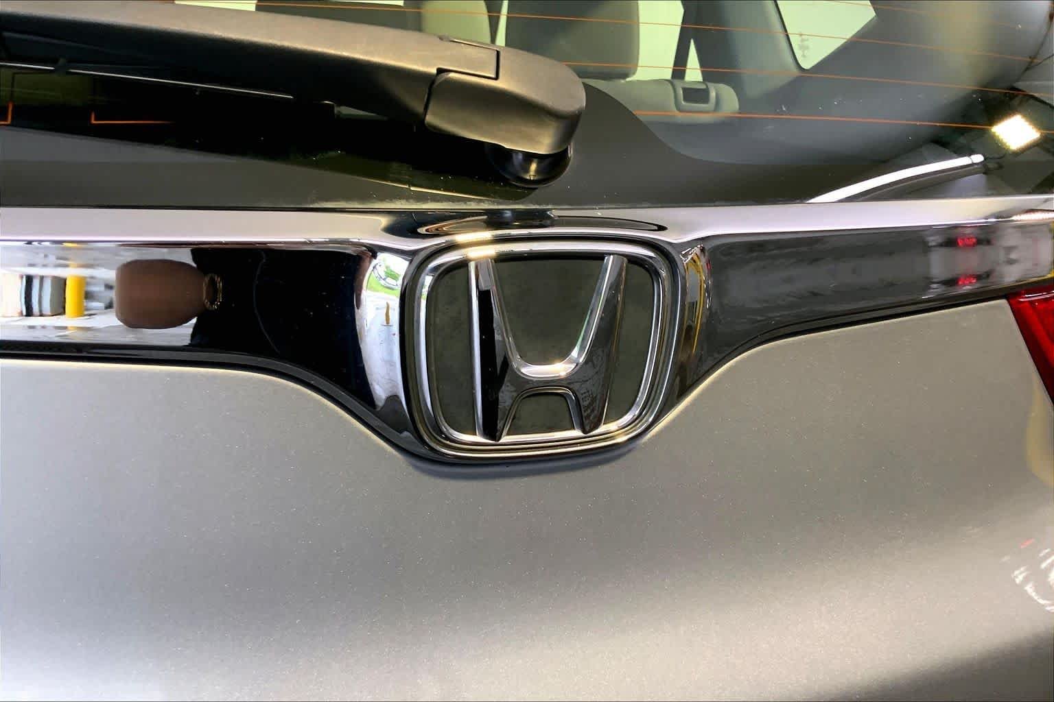 Used 2019 Lunar Silver Metallic Honda LX image 32