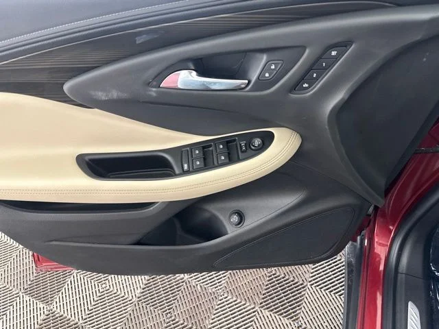 Used 2019 Red Buick Essence image 22