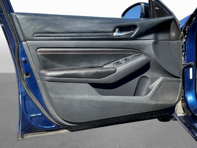 Used 2022 Blue Nissan 2.5 SR image 20