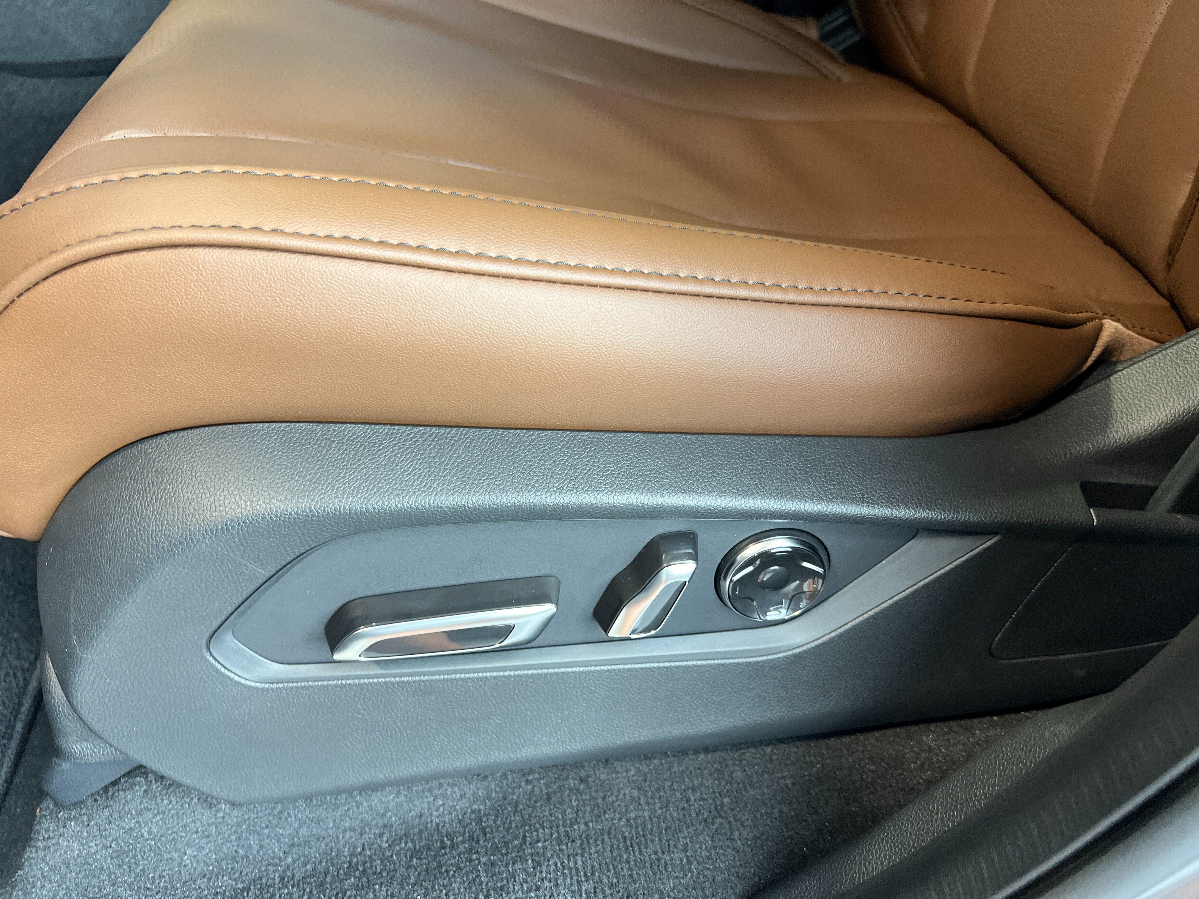 New 2026 Liquid Carbon Metallic Acura w/Technology Package image 15