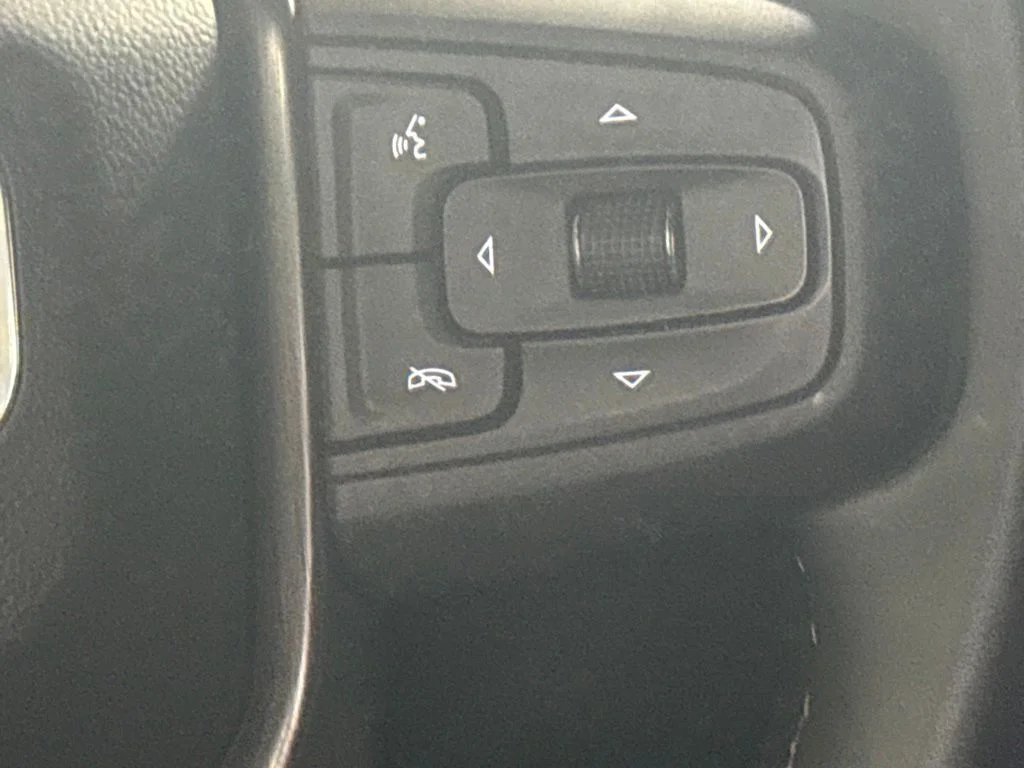 Used 2023 White GMC AT4 image 21