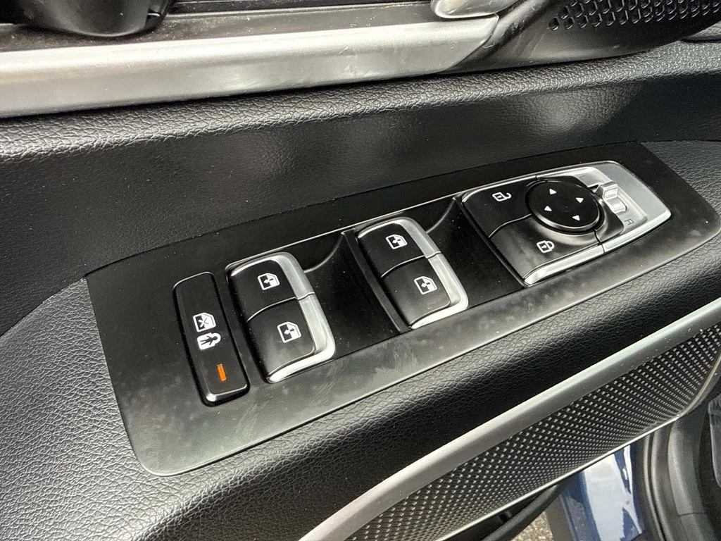 Used 2023 Black Kia S image 24