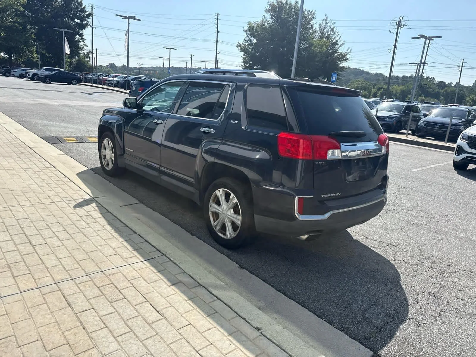 Used 2017 Dark Sapphire Blue Metallic GMC SLT image 5