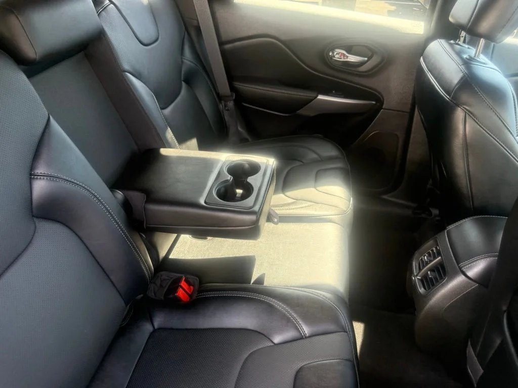 Used 2022 Gray Jeep Latitude Lux image 46