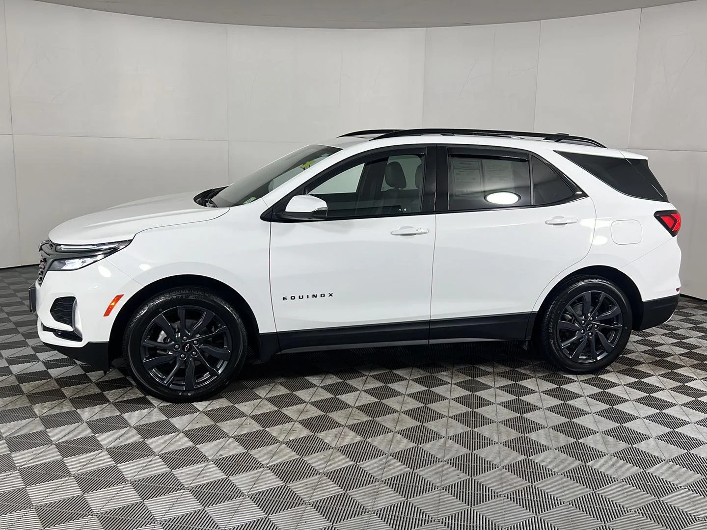 Used 2024 Summit White Chevrolet RS image 9