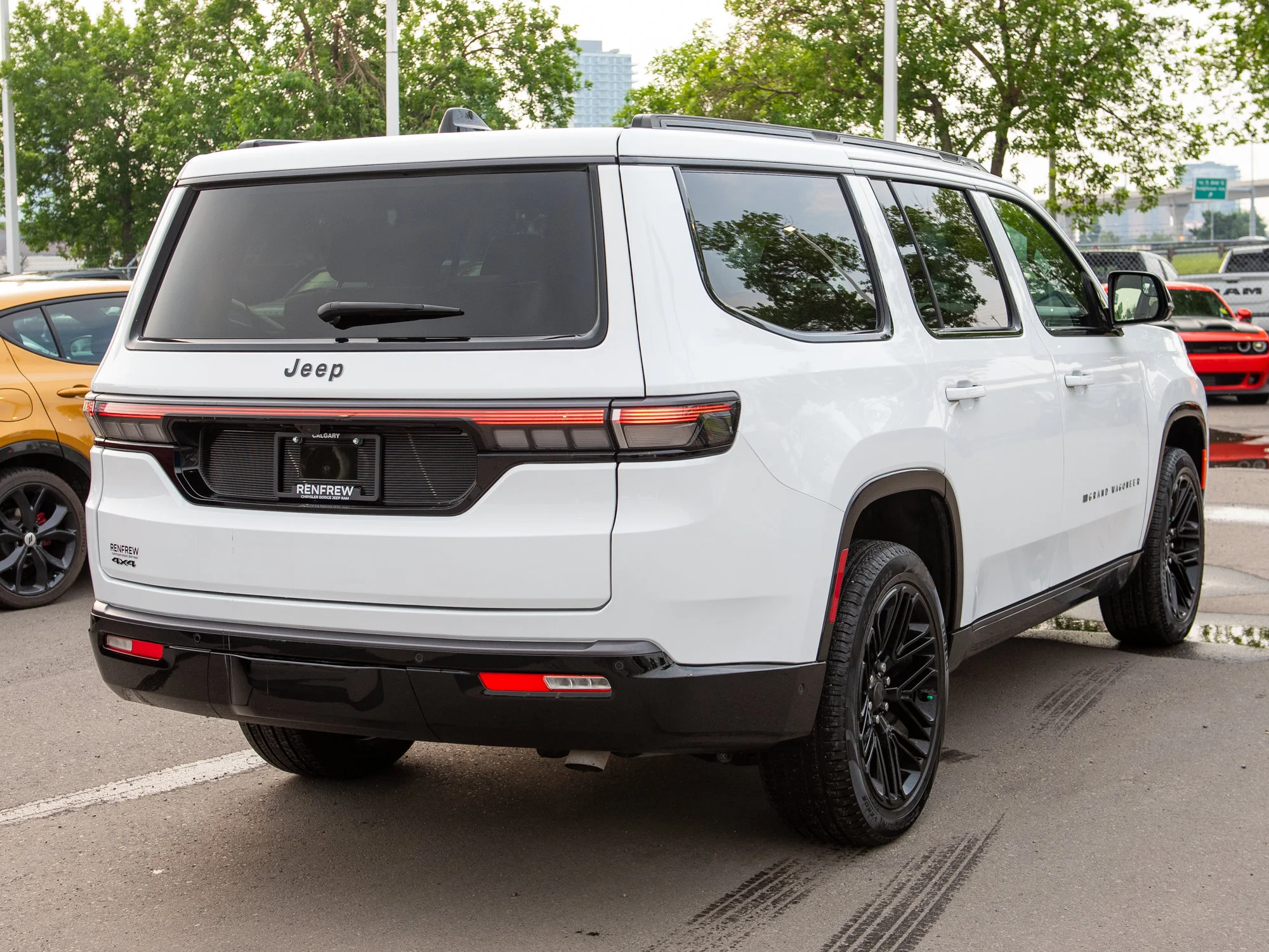 Certified Used 2026 White Jeep Limited Reserve* Twin-Turbo | 420 HP | Apple CarPlay | HD Trailer Tow | Running Boards image 15