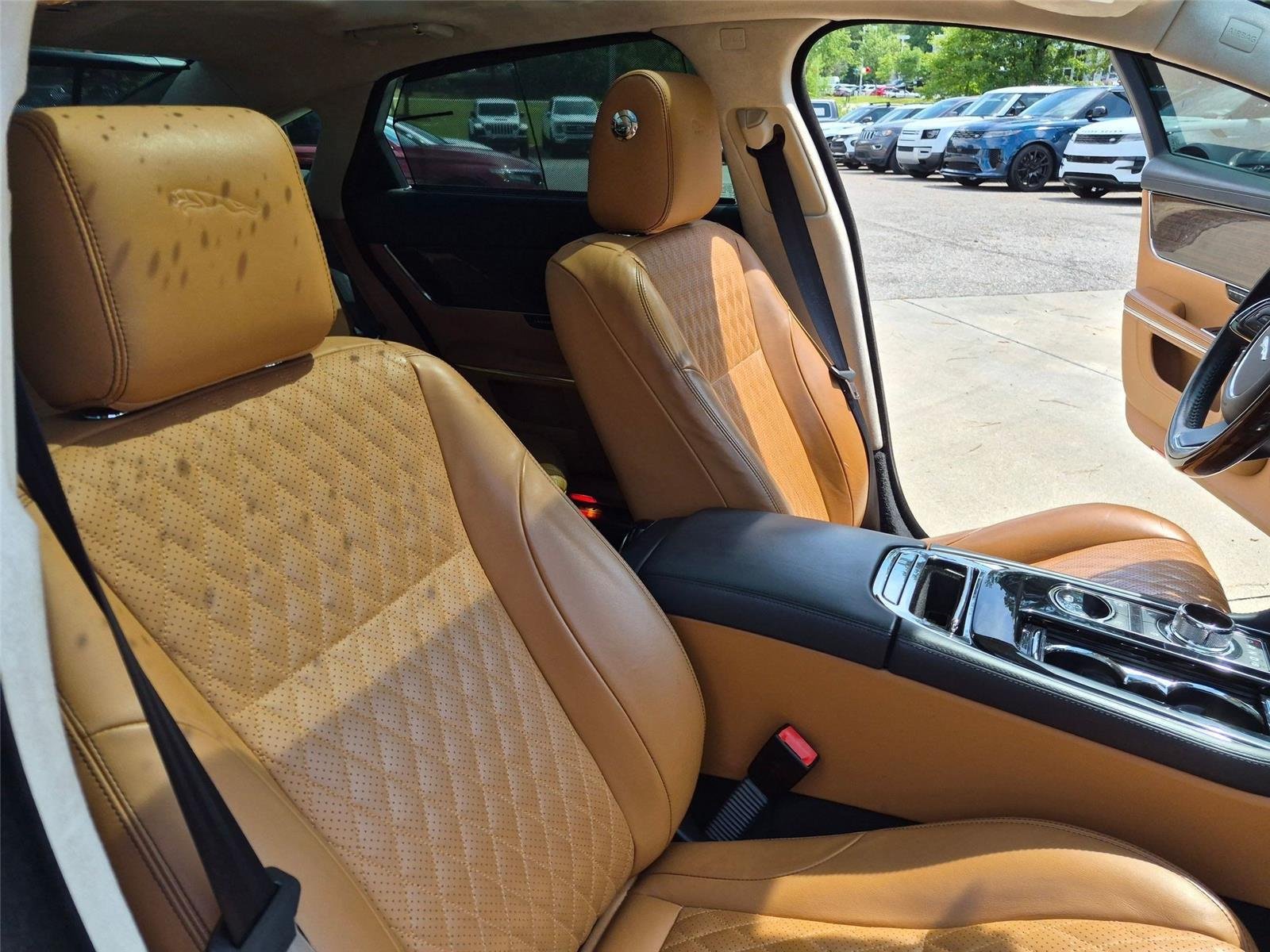 Used 2018 Fuji White Jaguar XJL Portfolio image 38