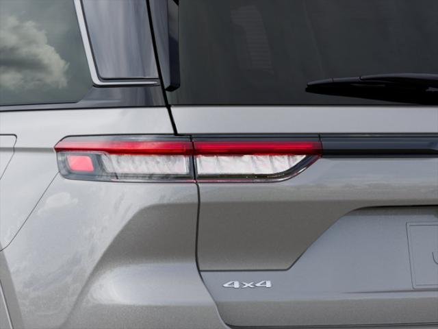 New 2026 Silver Zynith Exterior Paint Jeep Limited Reserve image 5