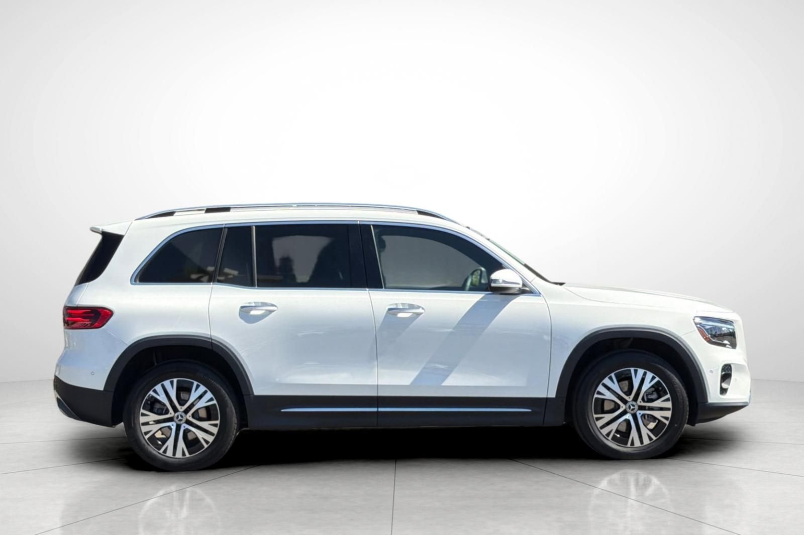 Used 2024 White Mercedes-Benz GLB 250 image 23