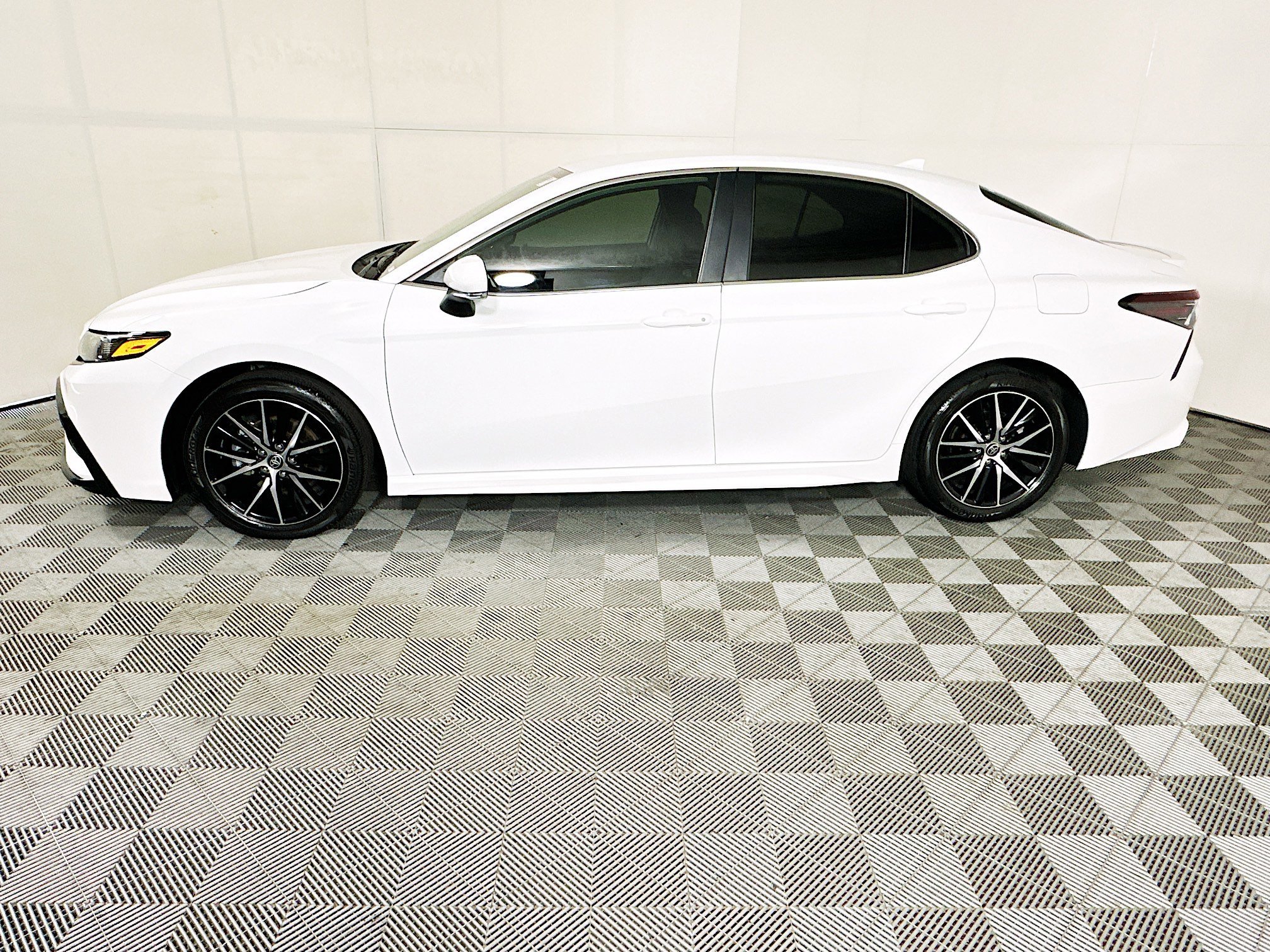 2024 Toyota Camry thumbnail 8