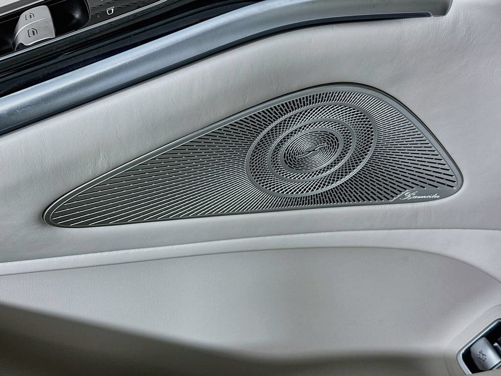 New 2027 MANUFAKTUR Moonlight White Metallic Mercedes-Benz S 580 image 51
