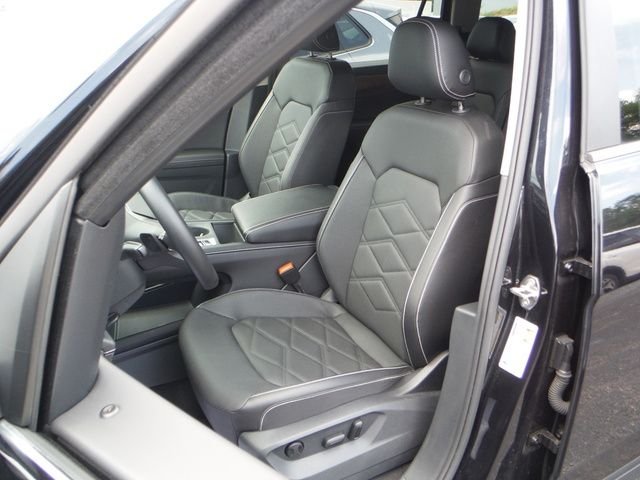 Used 2025 Black Volkswagen 2.0T SE image 11