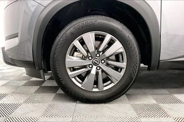 Used 2025 Gun Metallic Nissan SV image 9
