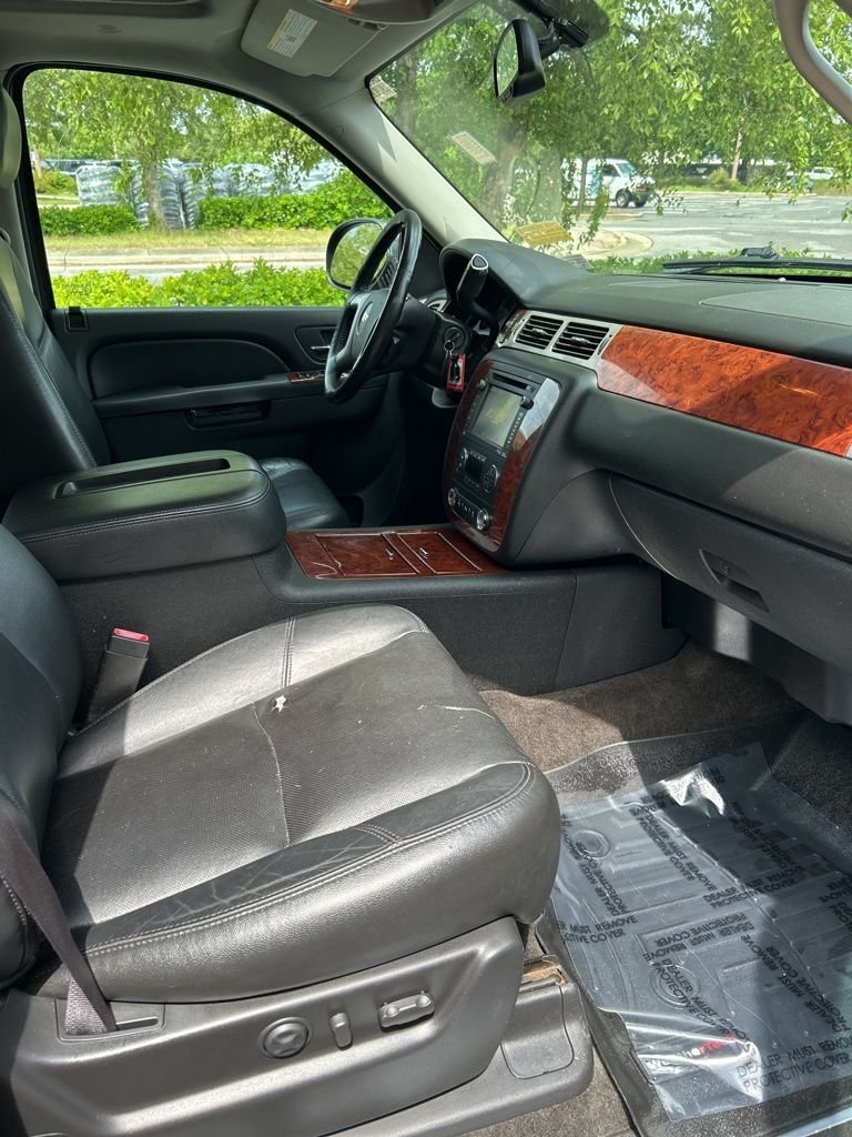 Used 2013 Black Chevrolet LTZ image 25