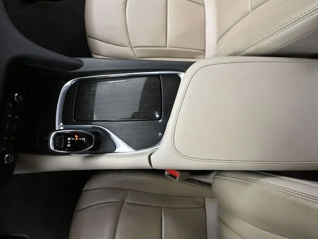 Used 2019 White Buick Essence image 30