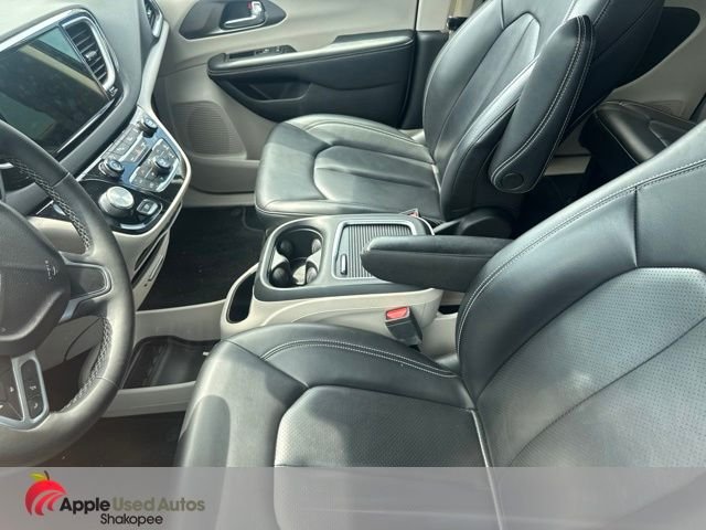 Used 2023 Black Chrysler Touring L image 3