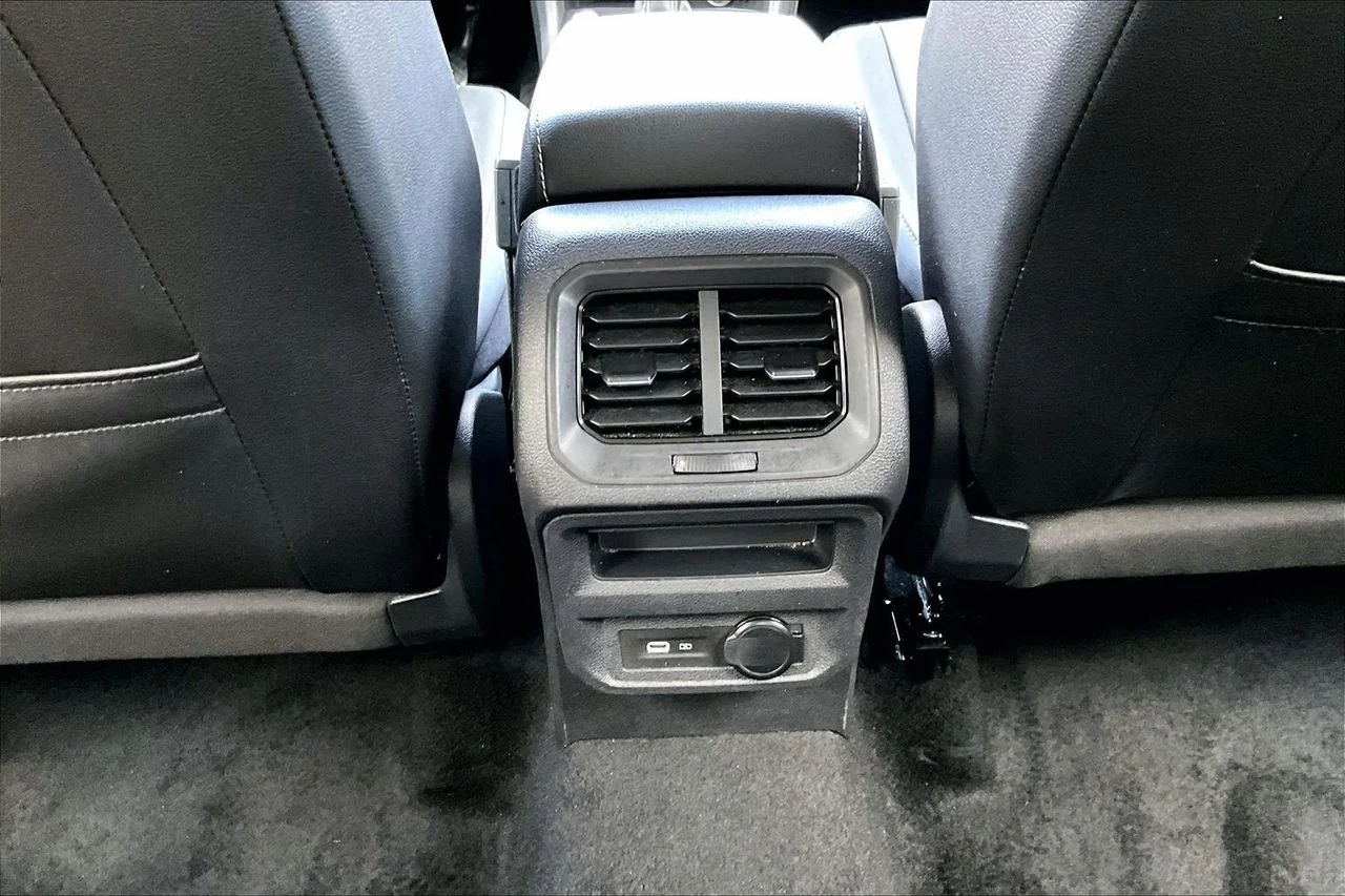 Certified Used 2023  Volkswagen 2.0T SE image 15