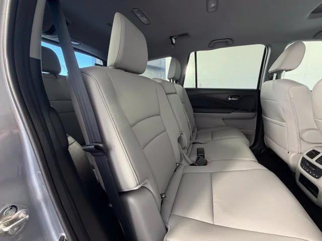 Used 2018 Silver Honda EX-L image 38