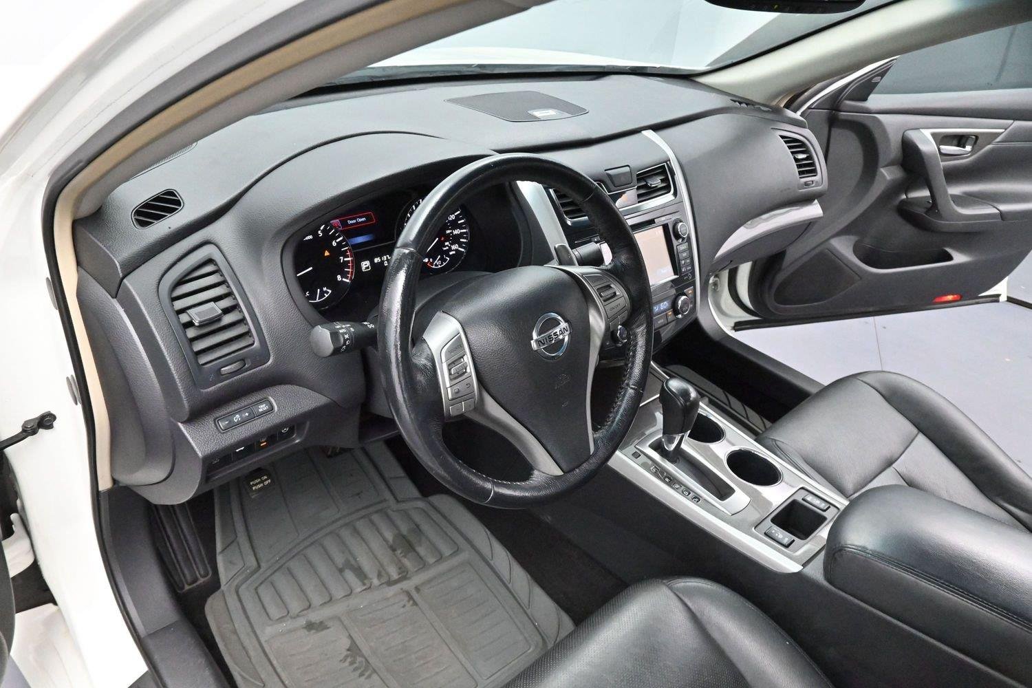Used 2013 Pearl White Nissan 3.5 SL image 13