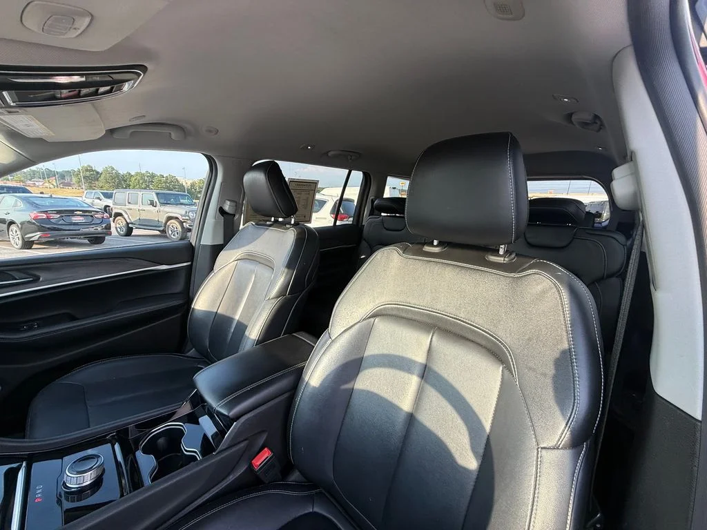 Used 2022 Red Jeep Limited image 21