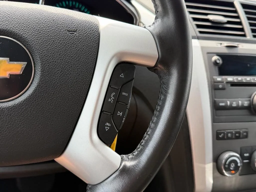 Used 2011 White Chevrolet LT image 17