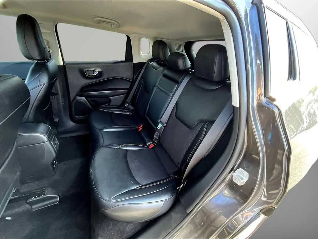 Used 2019 Crystal Metallic Jeep Latitude image 23