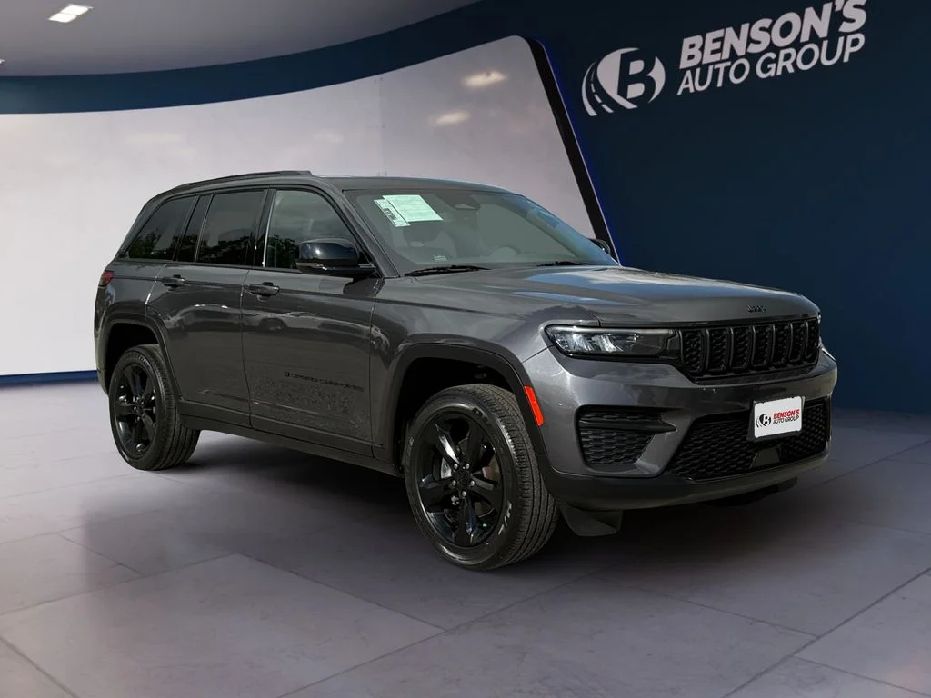 Used 2023 Gray Jeep Altitude X image 7