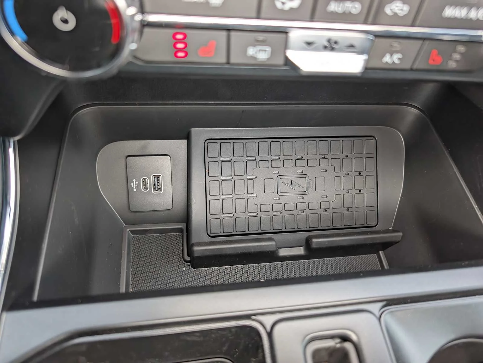 New 2026 Agate Black Metallic Ford XLT image 27