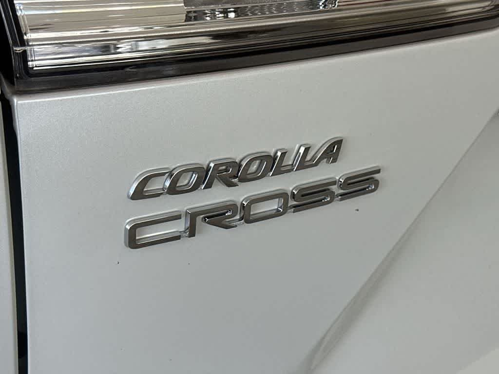 Used 2024 Wind Chill Pearl Toyota LE image 11