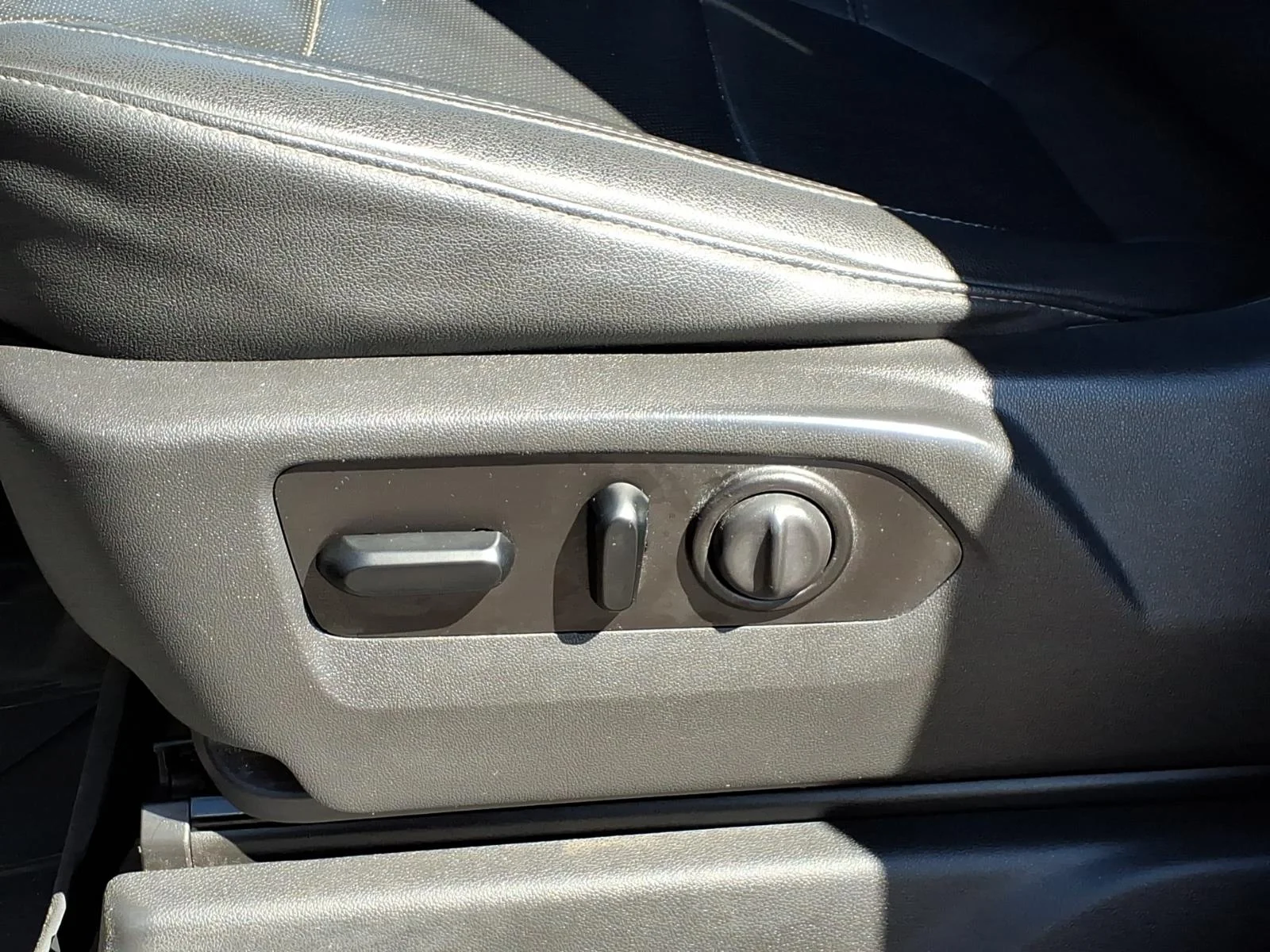 2021 Chevrolet Silverado 1500 LTZ - Photo 14