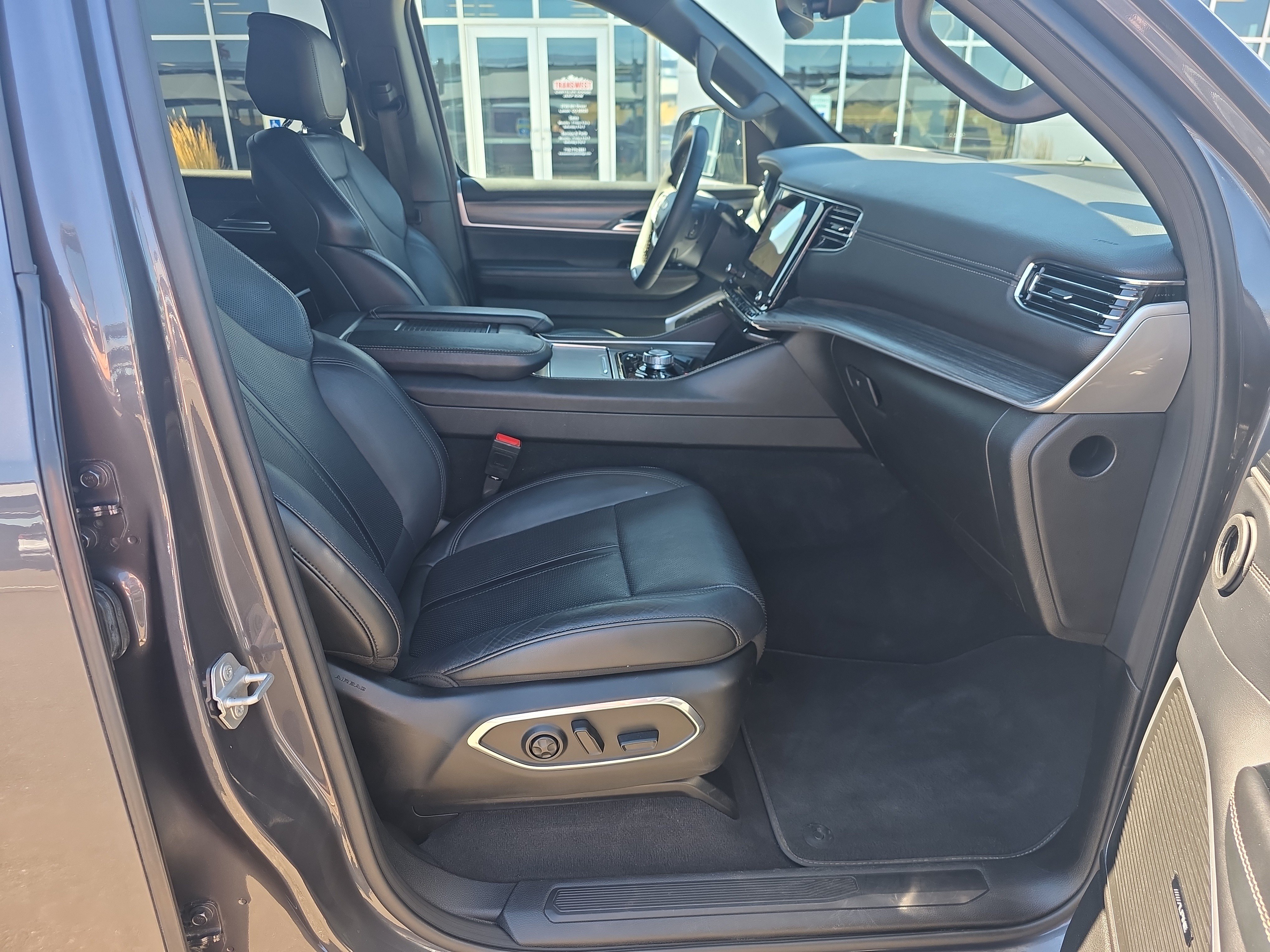 2024 Jeep Wagoneer Series III - Photo 23
