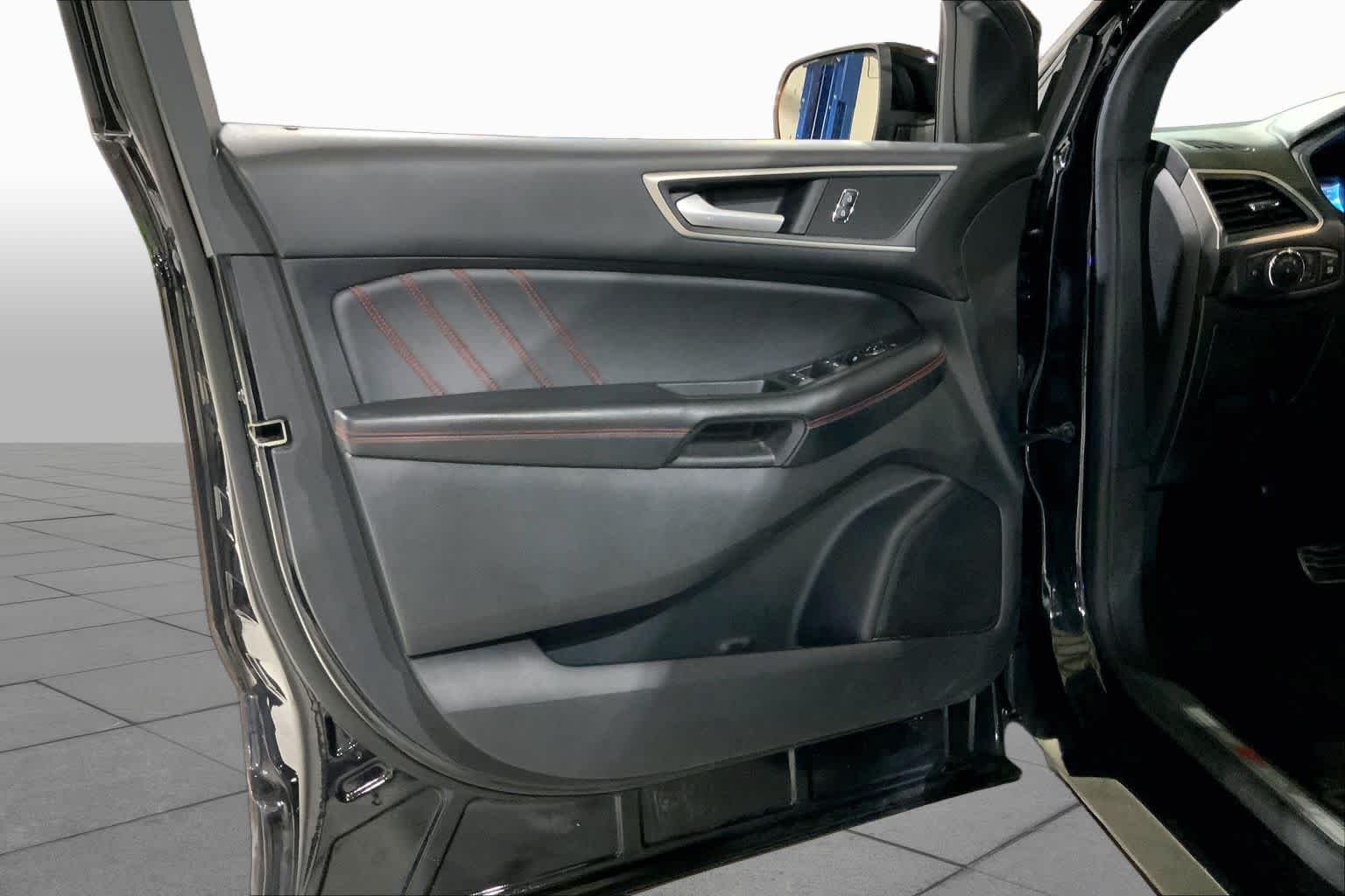 Used 2022 Agate Black Metallic Ford ST-Line image 22