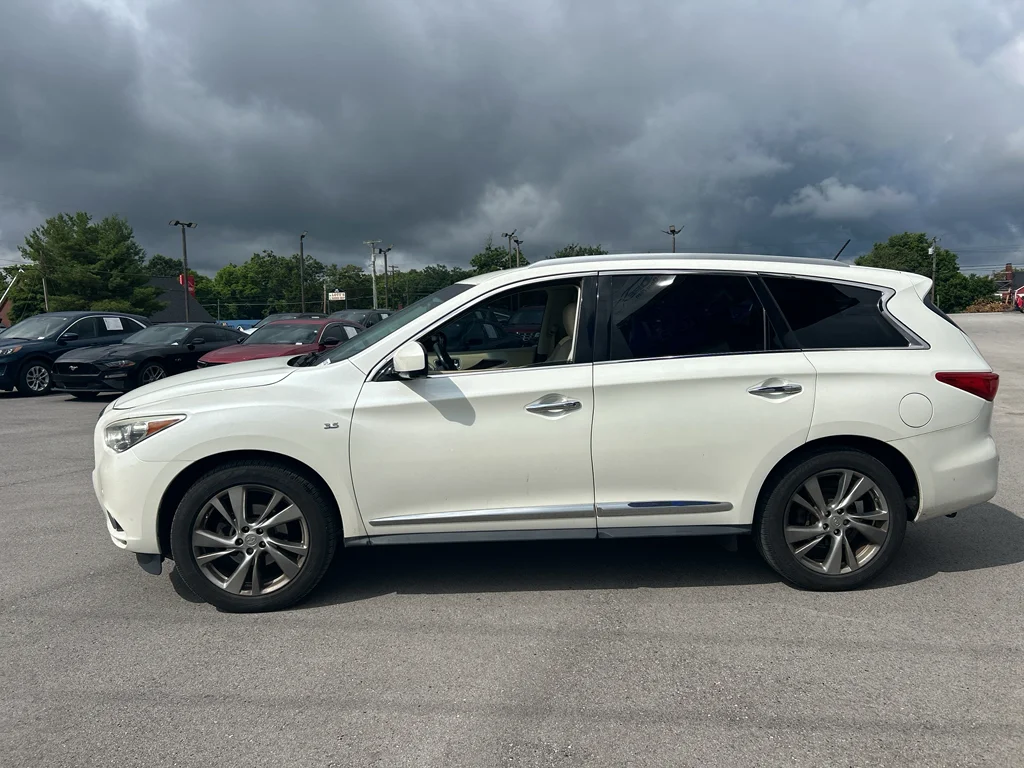 Used 2015 Majestic White INFINITI Base image 4