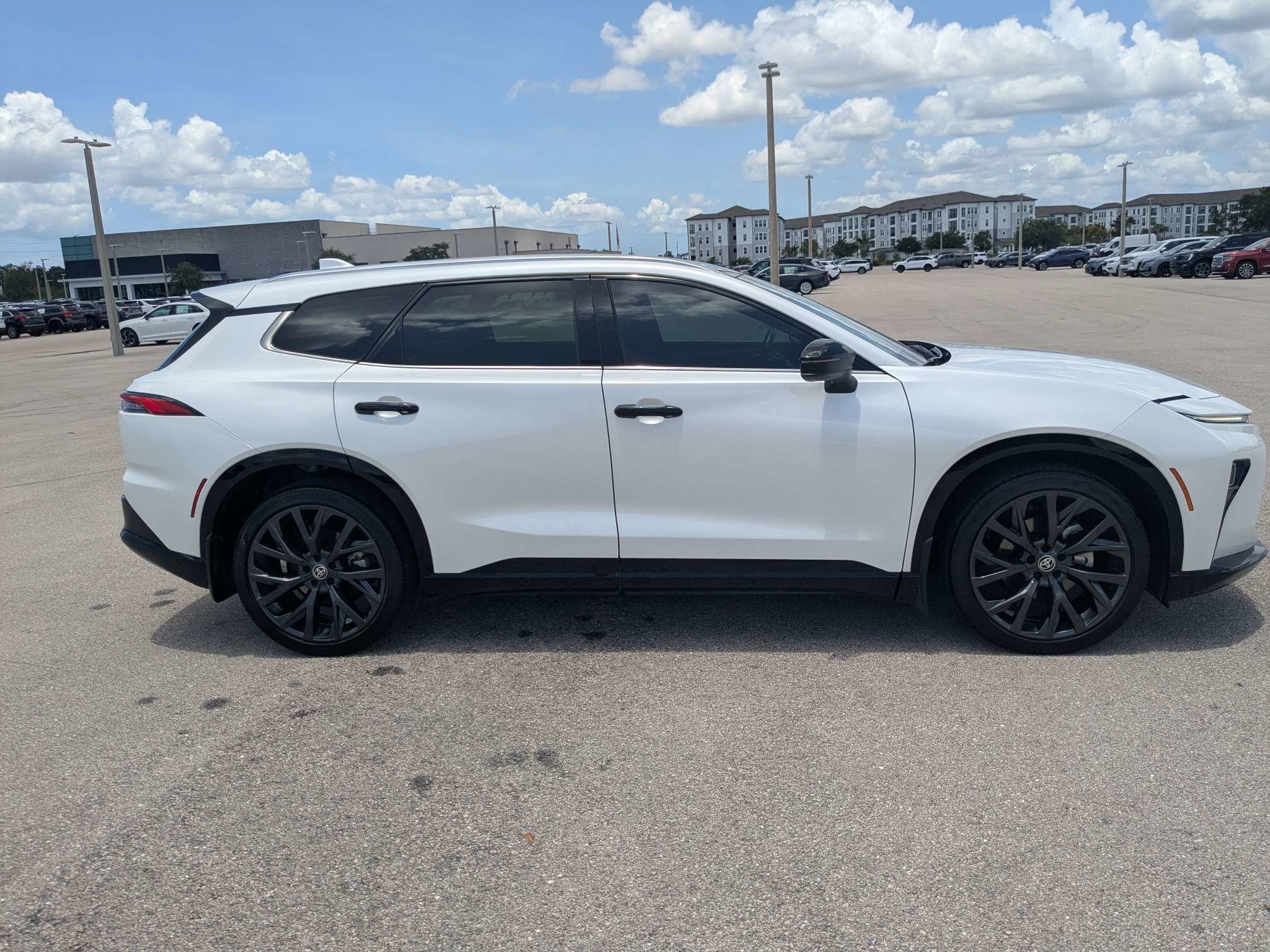 Used 2025 Oxygen White Toyota Limited image 4