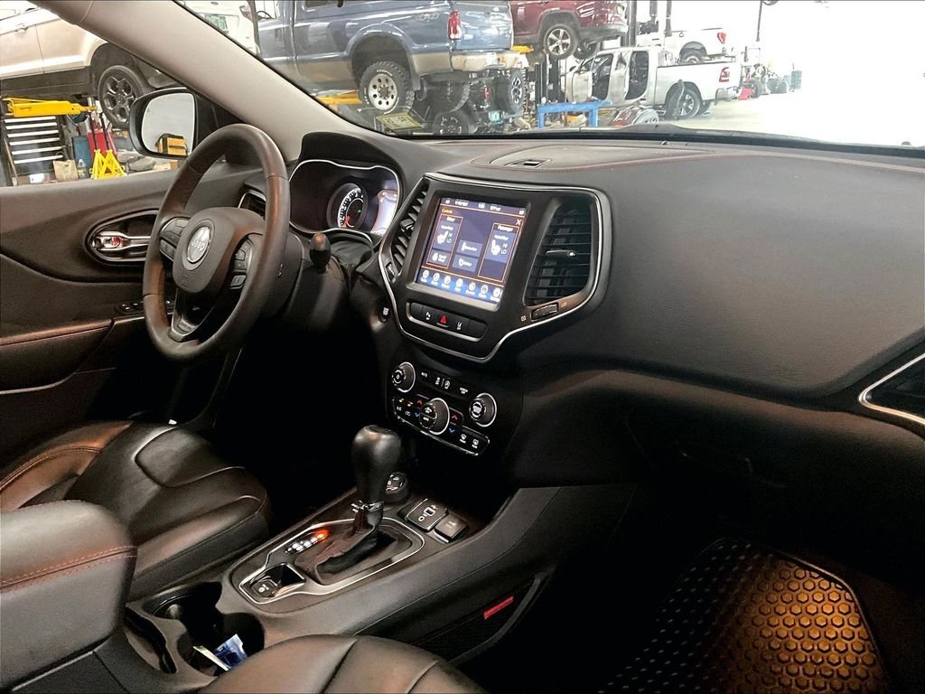 Used 2021 Billet Silver Metallic Clearcoat Jeep Trailhawk image 14